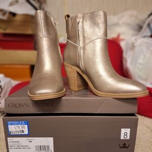 Crown Vintage Women's Shimmering Gold Heeled Boots - Size 8